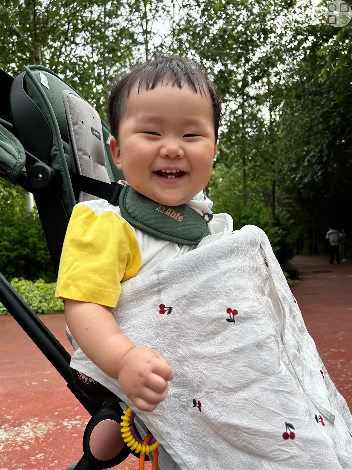 퍼스트가든-입장-후-웃는-아기-너무-좋아해