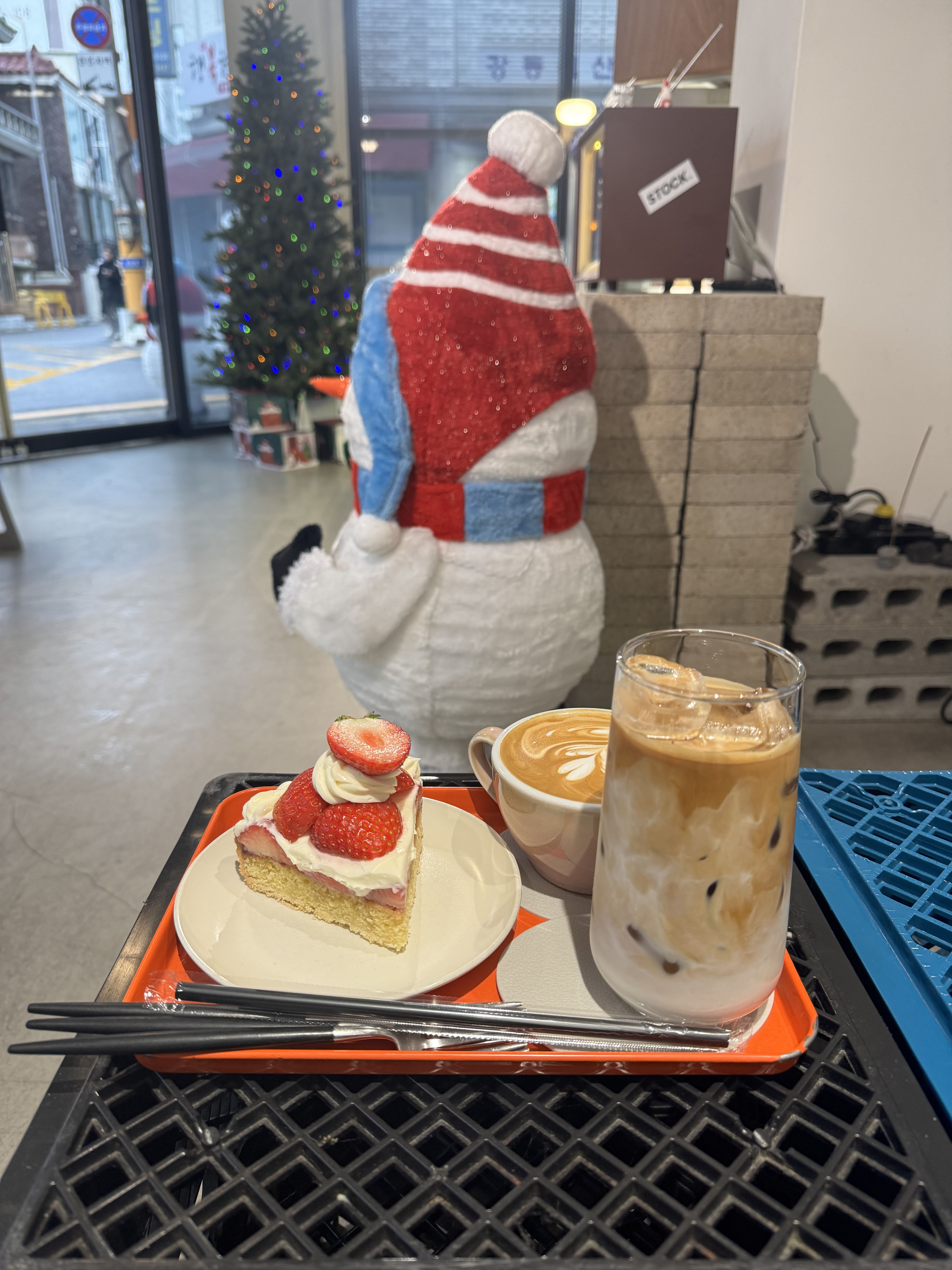 카페 스탁 케잌과 커피