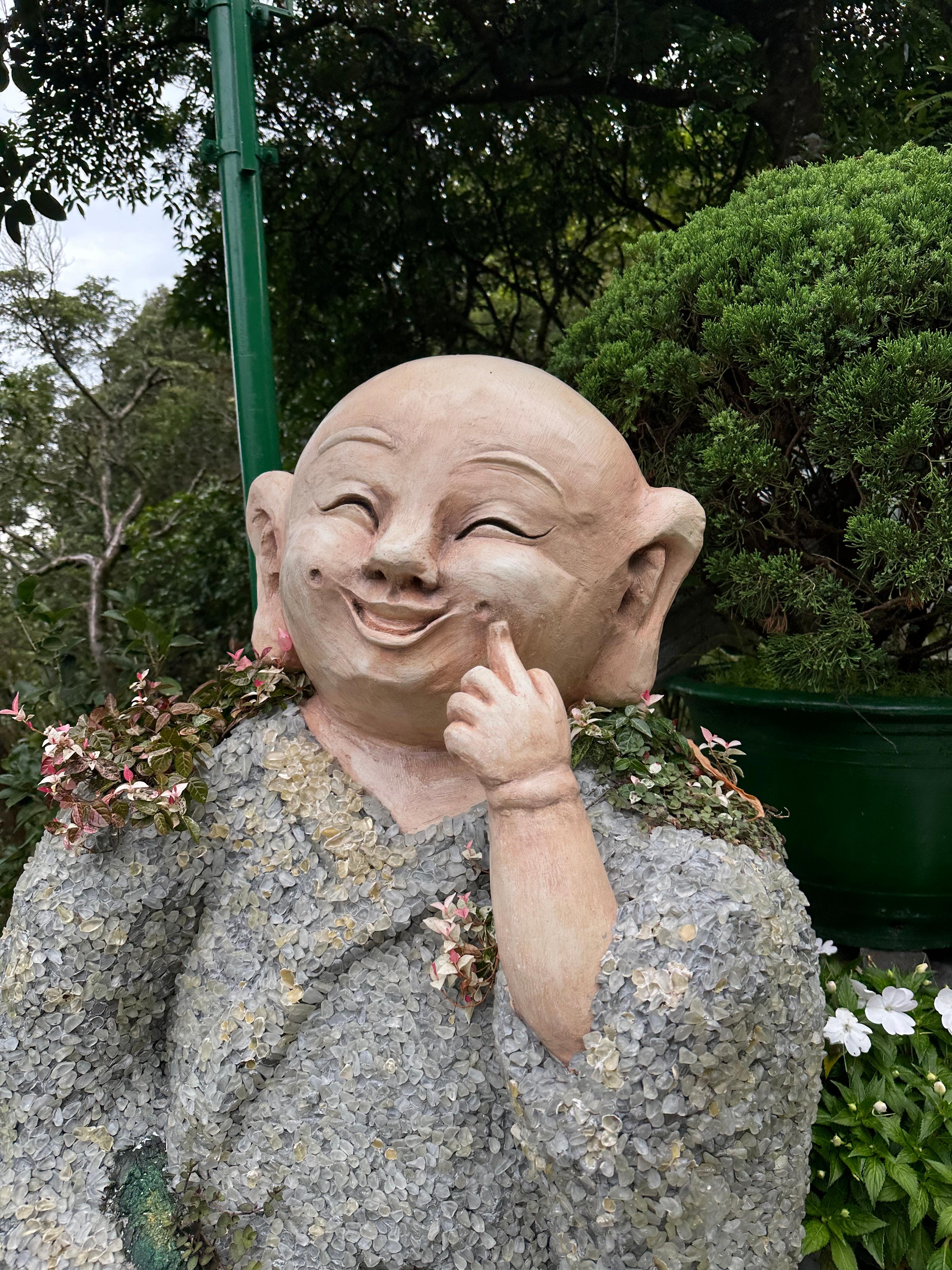 바나힐을 돌다가 만난 어느 동자스님 조형물 사진