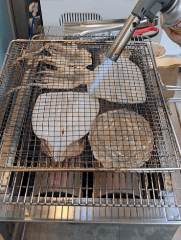 토치로 직접 굽는 강릉 반건조 오징어