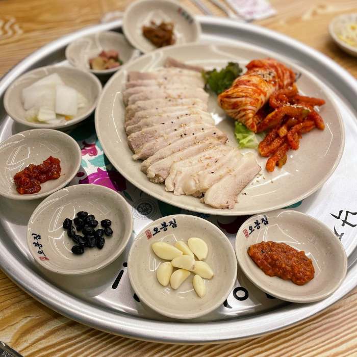 돈쭐내러왔습니다 쟁반카세 가브리 수육 전골 직화 낙지볶음 보쌈 먹방 서초 교대 맛집 이영자 백지훈 오범석 방송 소개