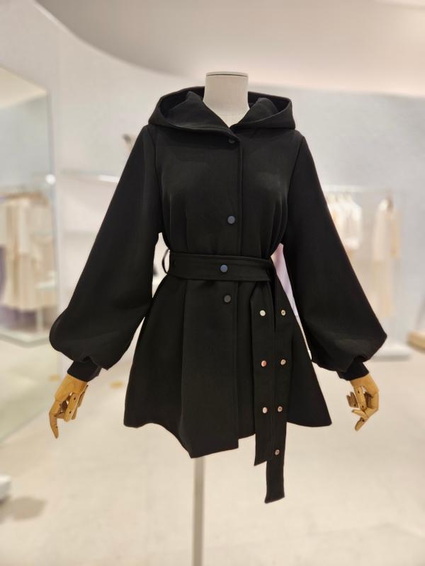 샤틴 볼륨소매 후드하프트렌치코트s233k751