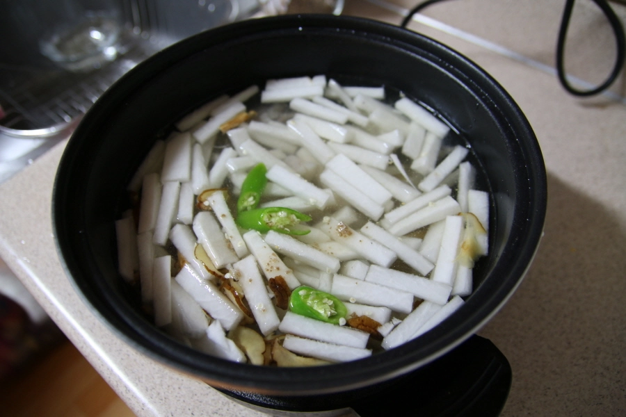 냄비에 담은 모습