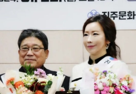 40대 유튜버 겸 트로트 여가수 김수진 