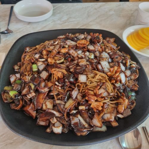 홍경관-해물쟁반짜장