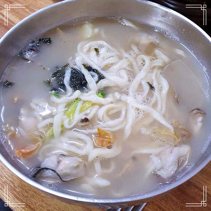 토요일은 밥이좋아 시흥 목감 해물칼국수 맛집 굴 바지락 오만둥이 육수 3대장 칼국수 수제비 칼제비 현지인 추천 토밥 좋아 방송정보