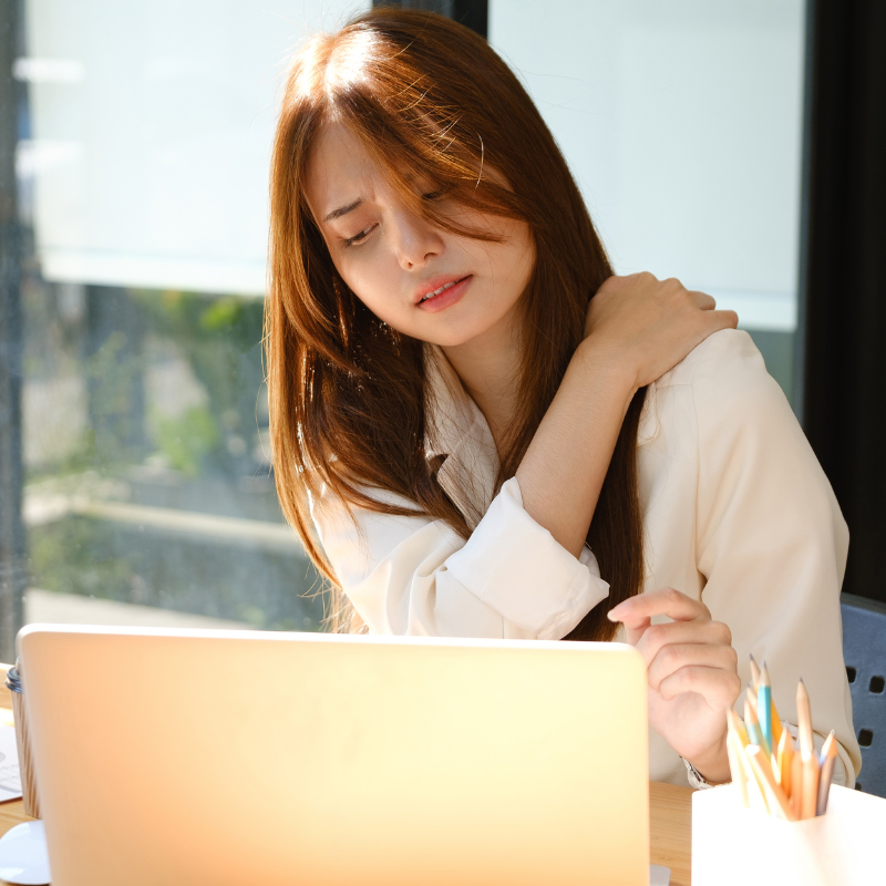 라운드 숄더 증상