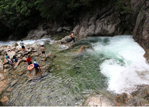 경기도의 숨겨진 보물, 계곡과 폭포 트래킹 코스 5선
