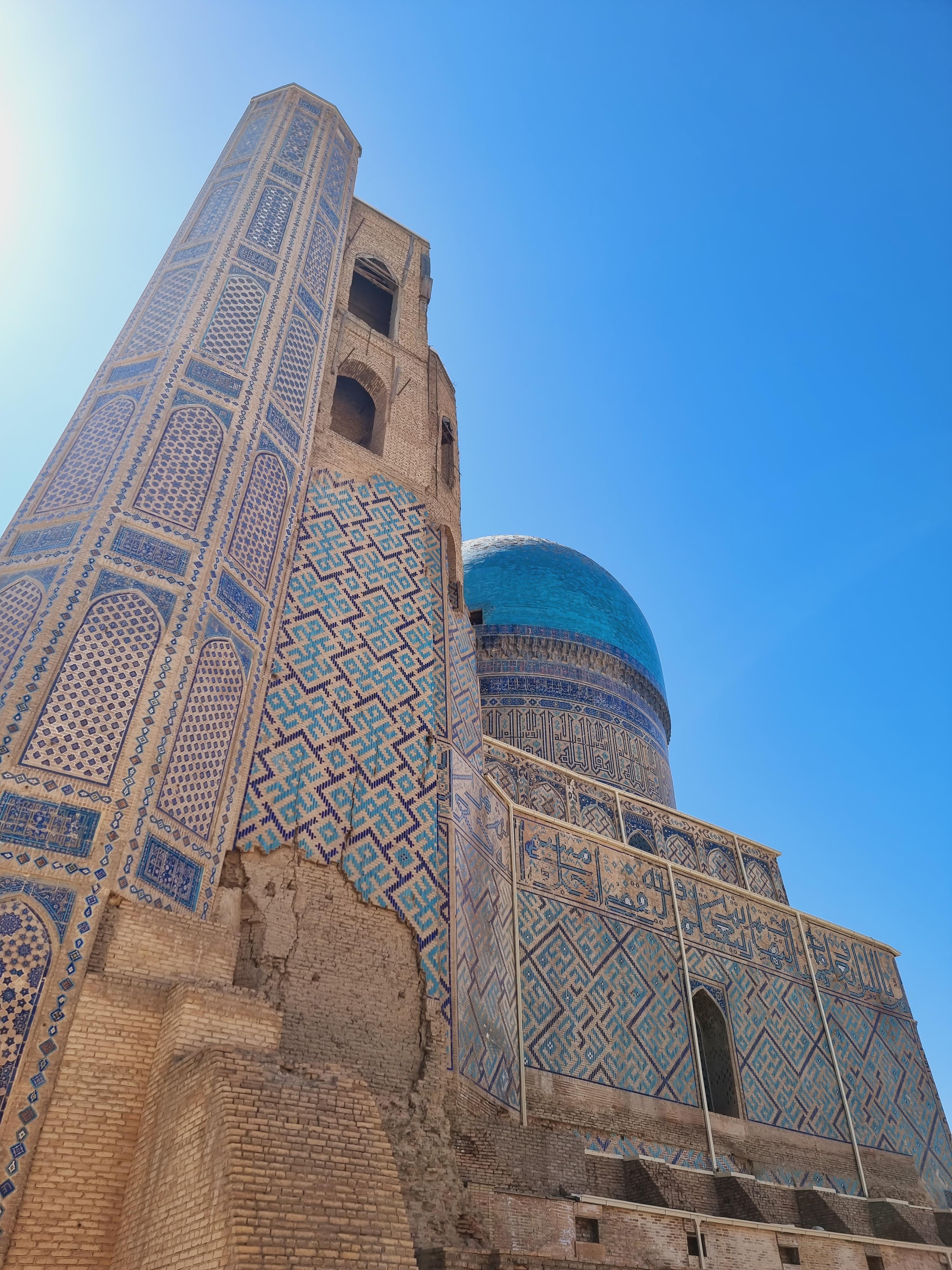 사원내부로 들어가서 보이는 비비하눔 사원의 웅장한 모습