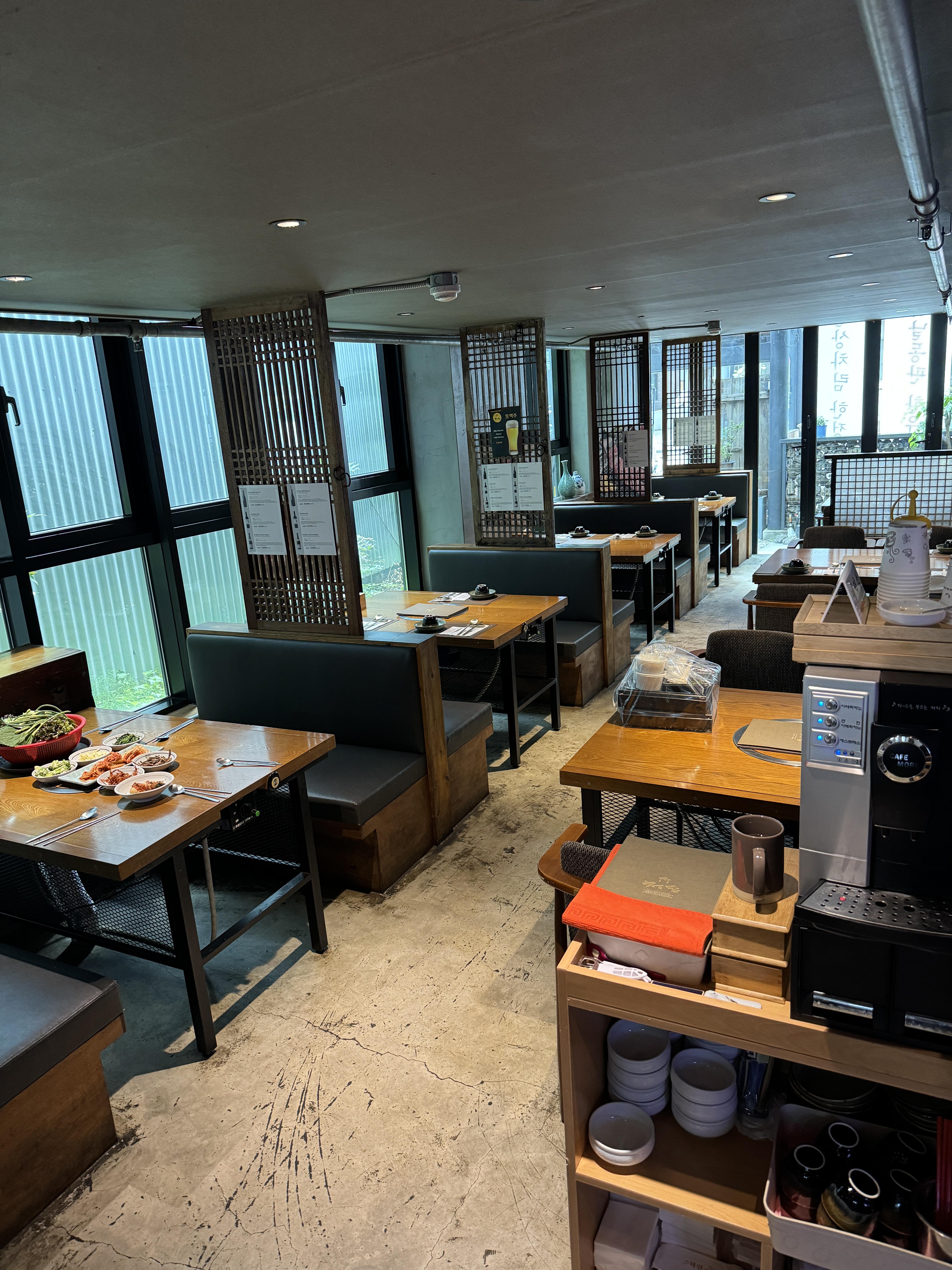 강변-구의-청담-한정식-1층-홀내부