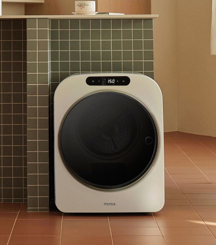 미닉스 미니 건조기 벽면에 배치한 화이트 제품 사진