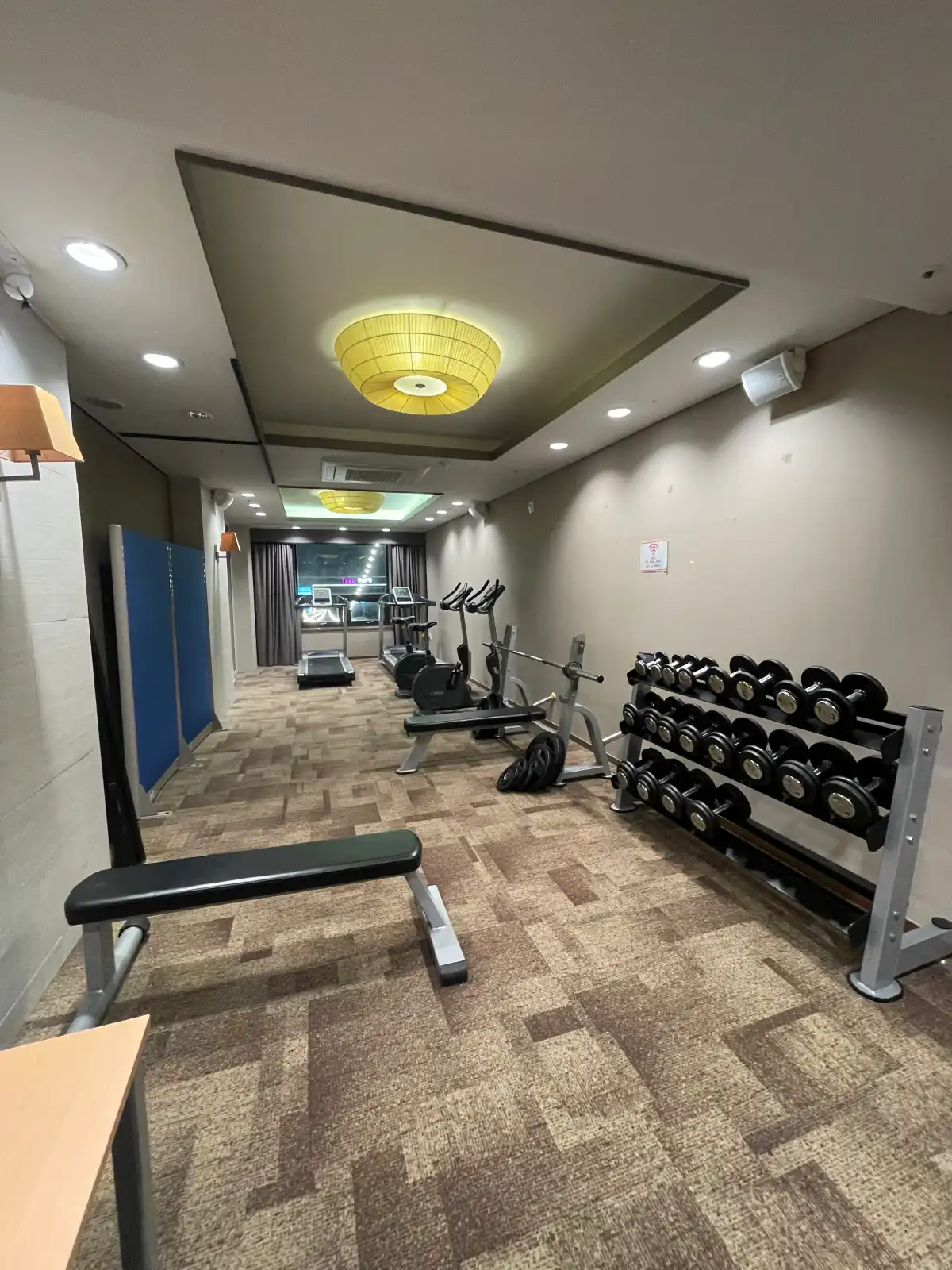 군산-에이본호텔-헬스장-내부
