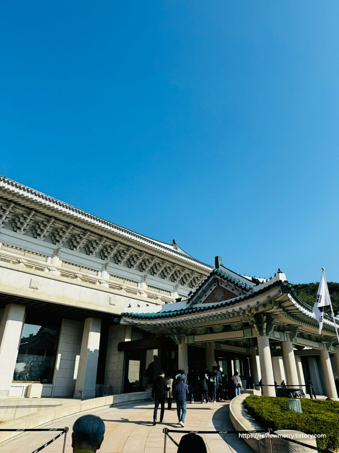 입구 지붕