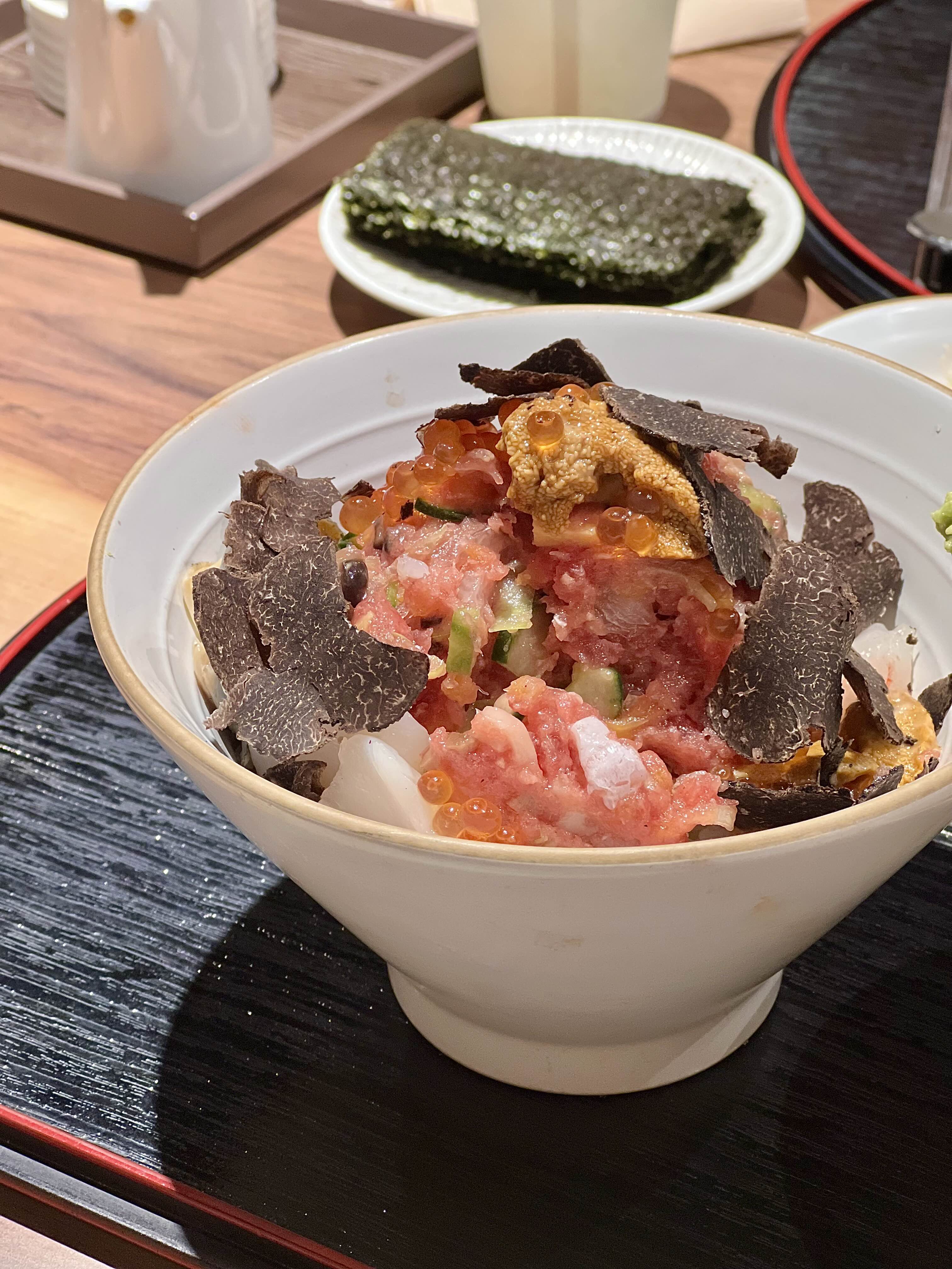 용산 스시산블루의 가장 비싼 카이센동, 블루 카이센동