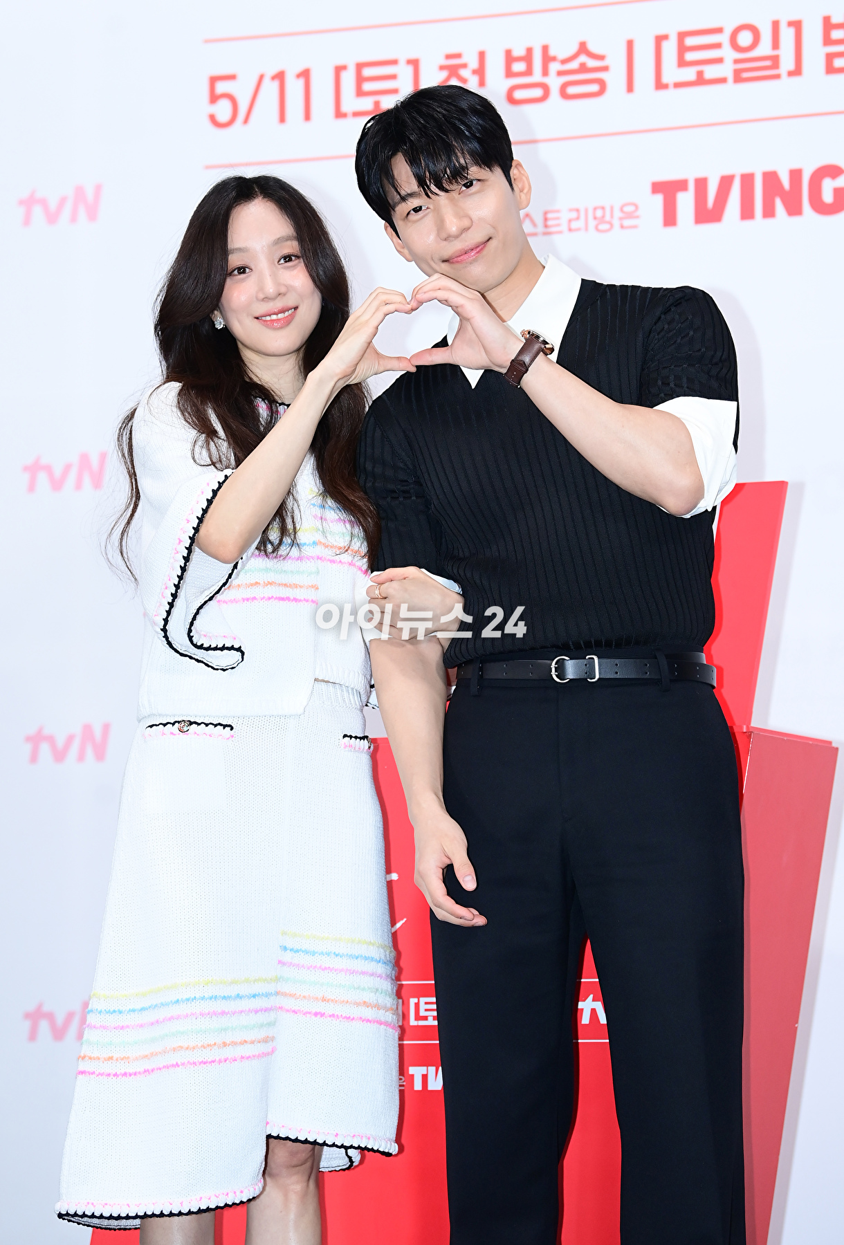 배우 정려원과 위하준이 9일 오후 서울 구로구 라마다 호텔에서 열린 tvN 새 토일드라마 '졸업' (극본 박경화 감독 안판석) 제작발표회에 참석하고 있다. [사진=정소희 기자]