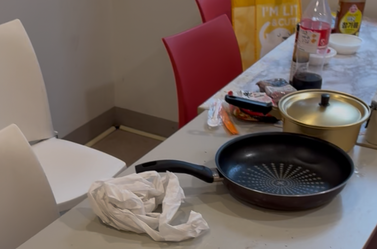 교류실 주방 정돈 미흡... “올바른 이용 문화 필요”