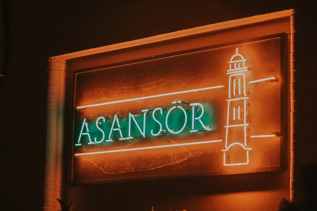 입장료를 의미하는 admission을 추천합니다.