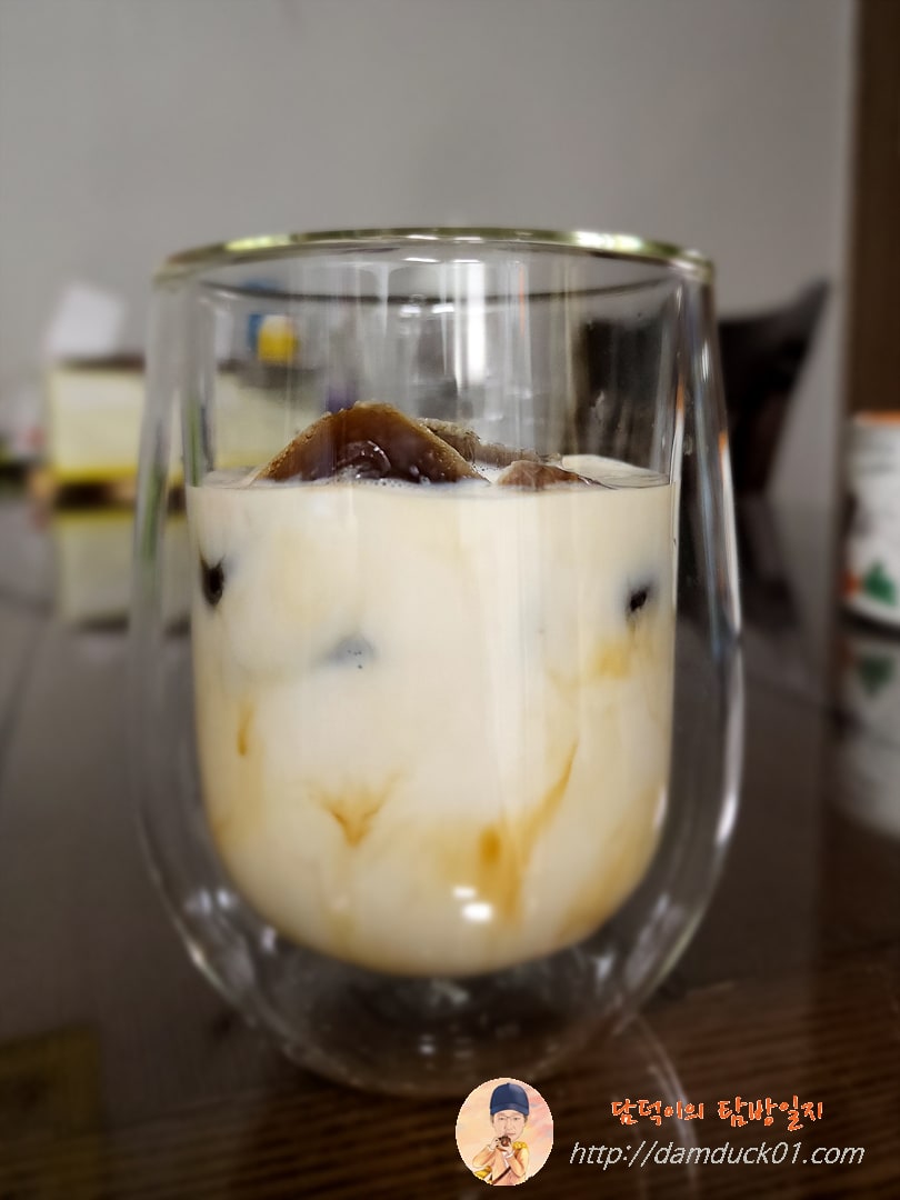 처음으로 만든 큐브 라떼