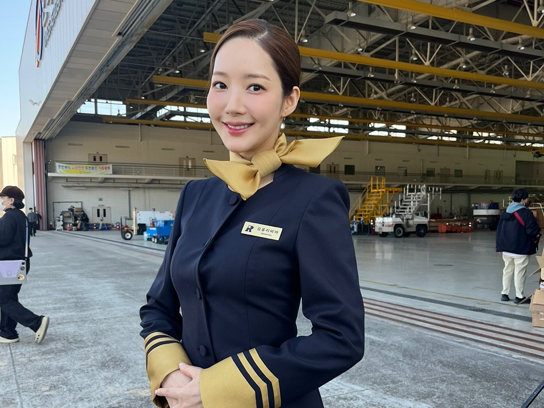 배우 박민영이 승무원으로 변신한 모습