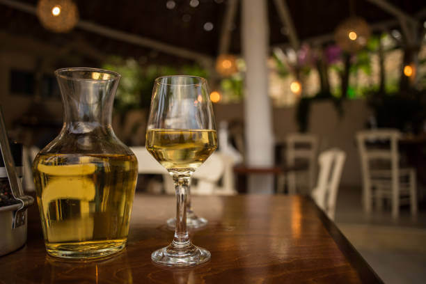 치킨샐러드 &amp; 말바지아(Malvasia) 와인 페어링｜산뜻한 풍미 위에 감미로운 꽃과 과실의 균형