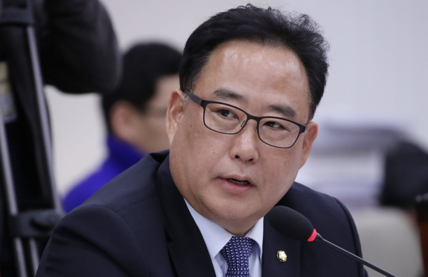 어기구 정치활동