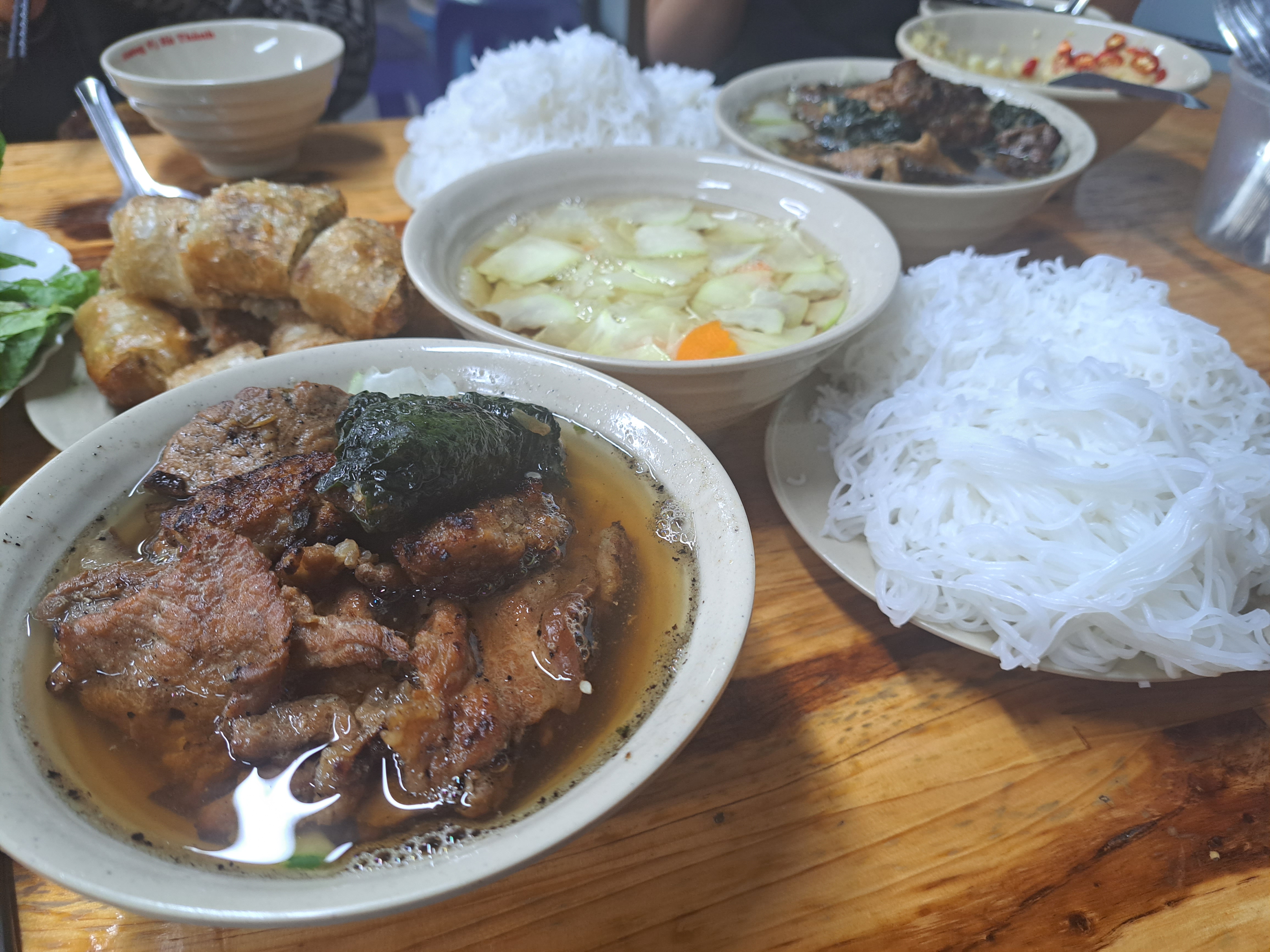 베트남 하노이 요리인 분짜