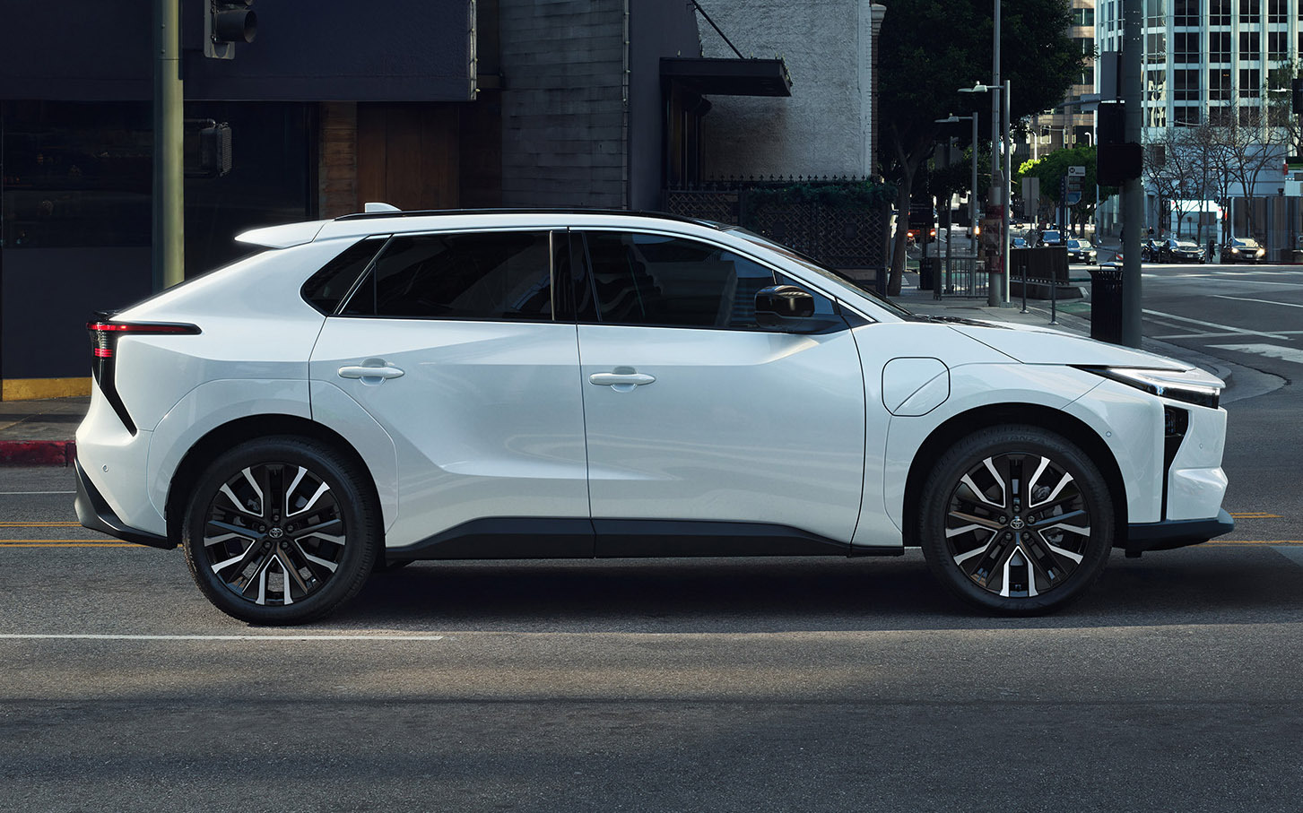 Lucid Air 주행 모습