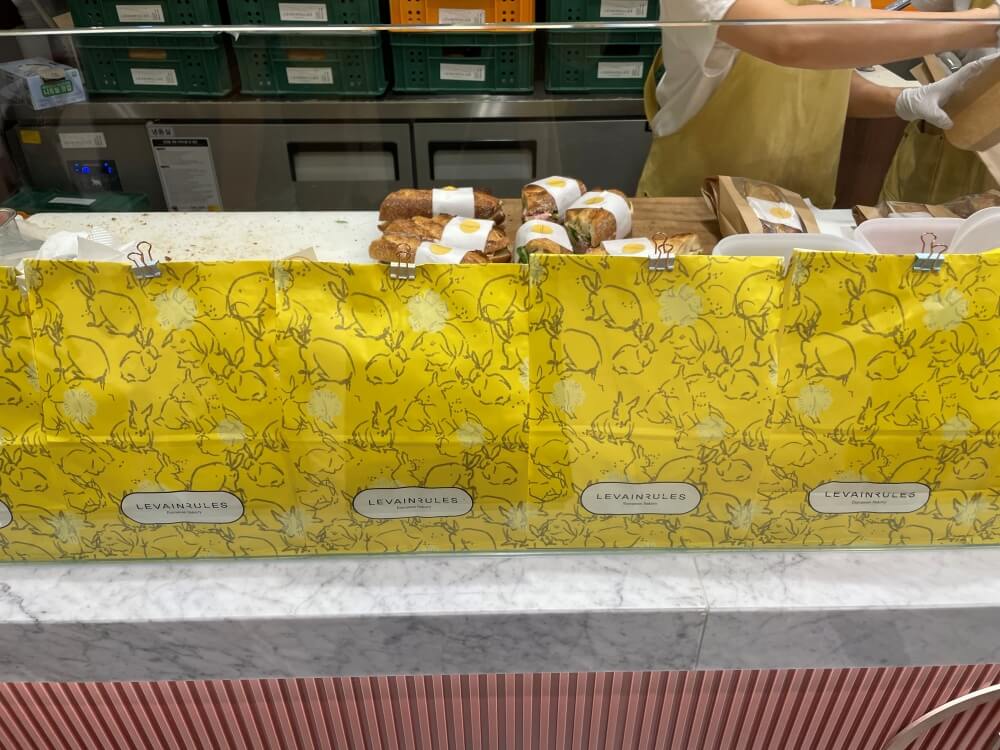 르뱅룰즈-신세계-강남점-매장-쇼케이스-모습