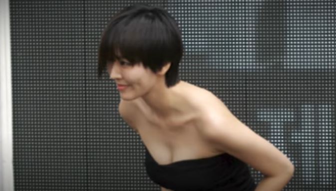 인사하는 김소연