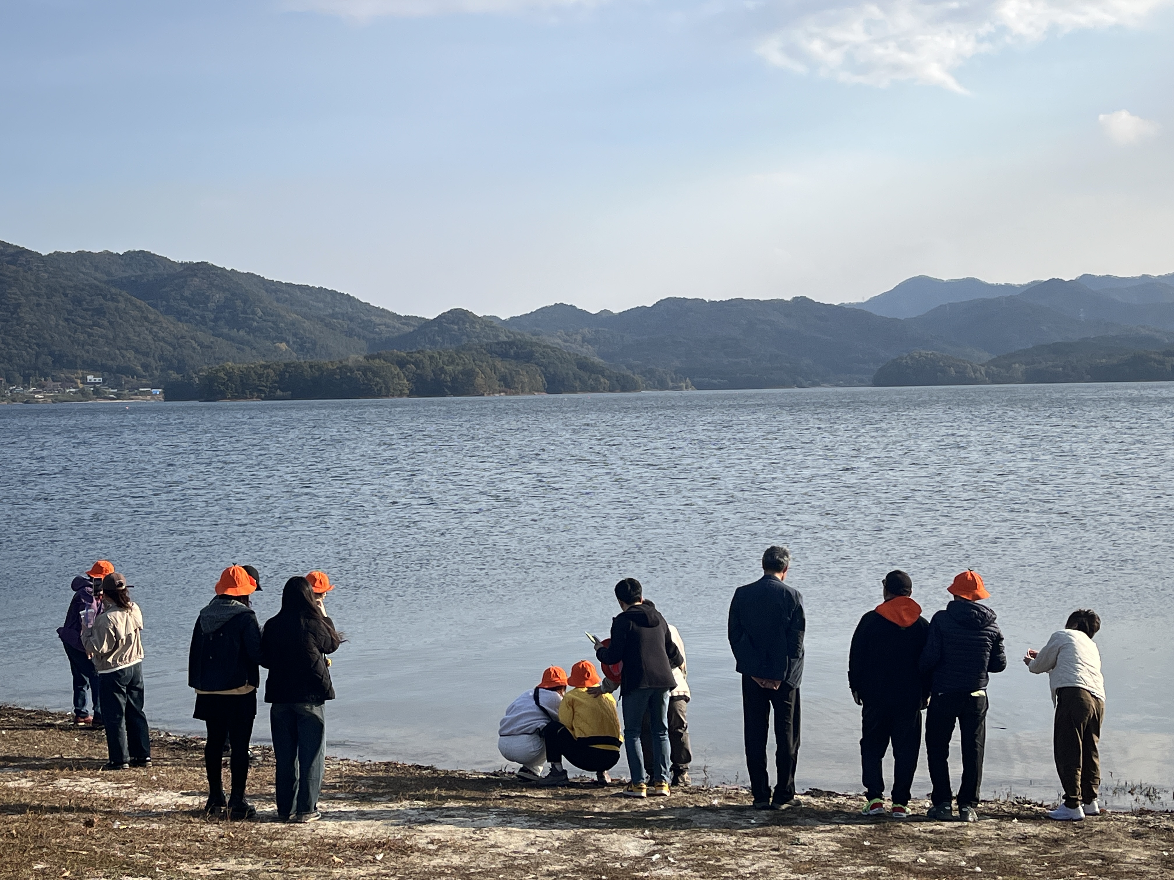 대청호 명상정원 자연을 만끽하는 참가자들의 모습