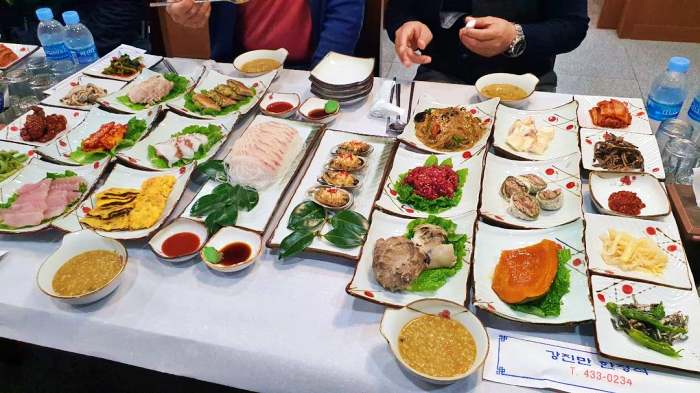전남 강진 가우도 식당 남도 백반 한정식 홍어 삼합 간장게장 육회 탕탕이 제철 생선 회 한상 택시맛객 맛집 추천