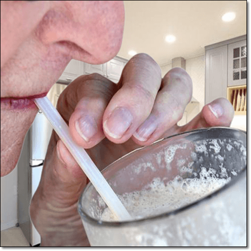 락토레린 복용하는 노인