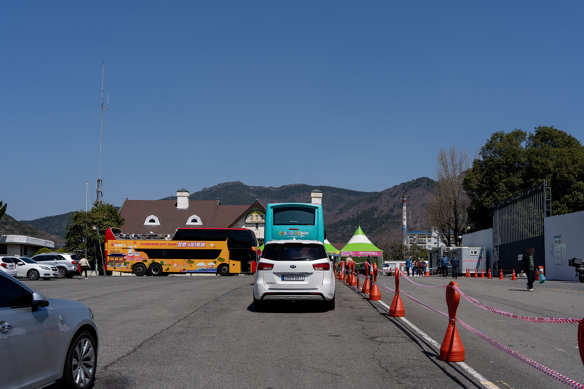 진해역 앞 공영주차장