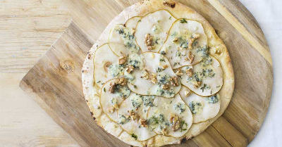 색다른 맛 배 고르곤 졸라피자