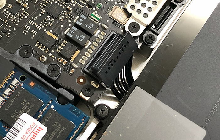 배터리-케이블-제거