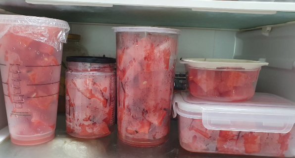 수박 용기에 보관한 사진