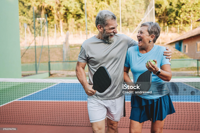 시니어 체중 조절 및 정기적 운동에 대한 중요성