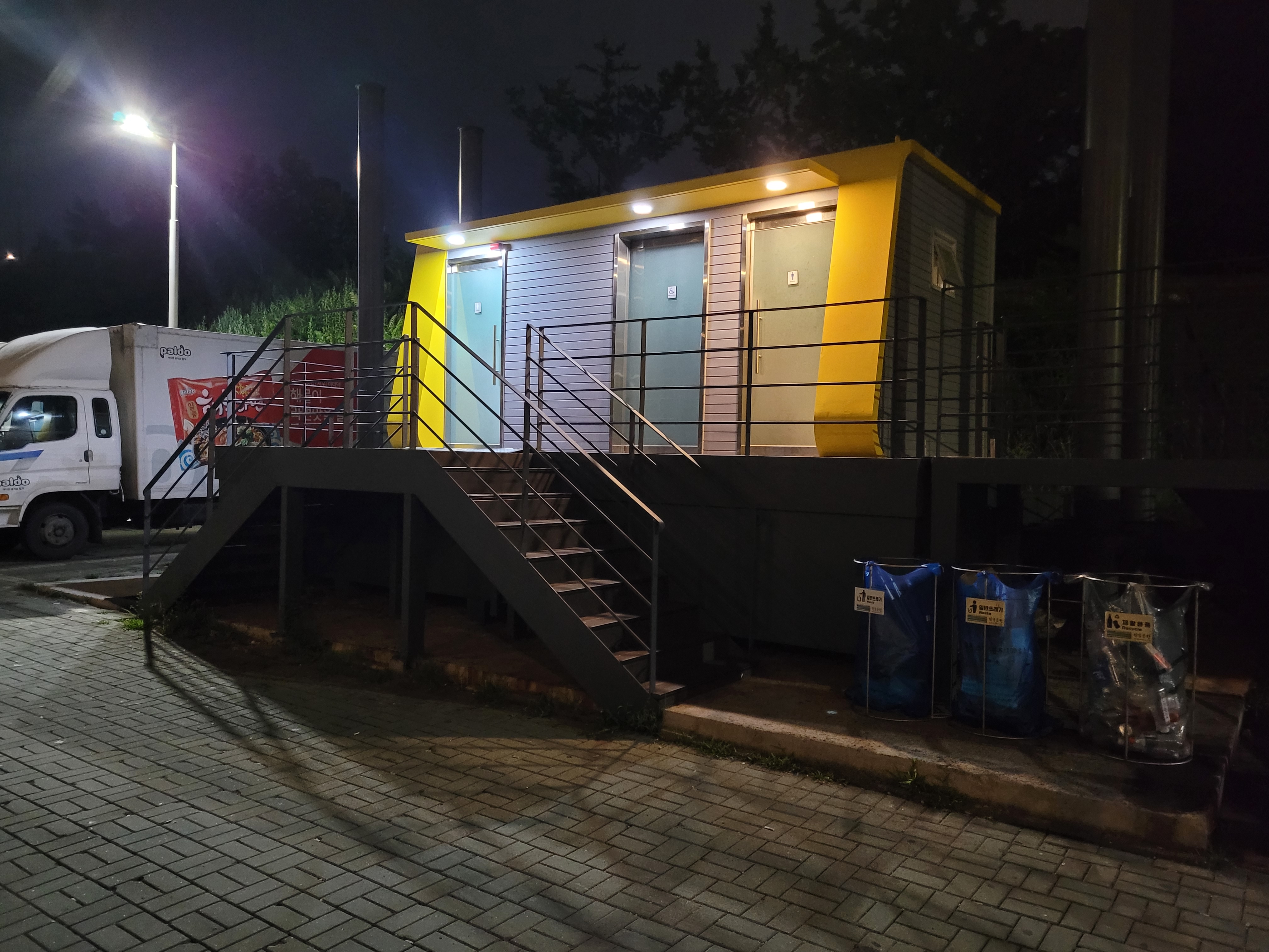 망원한강공원 주차장 화장실