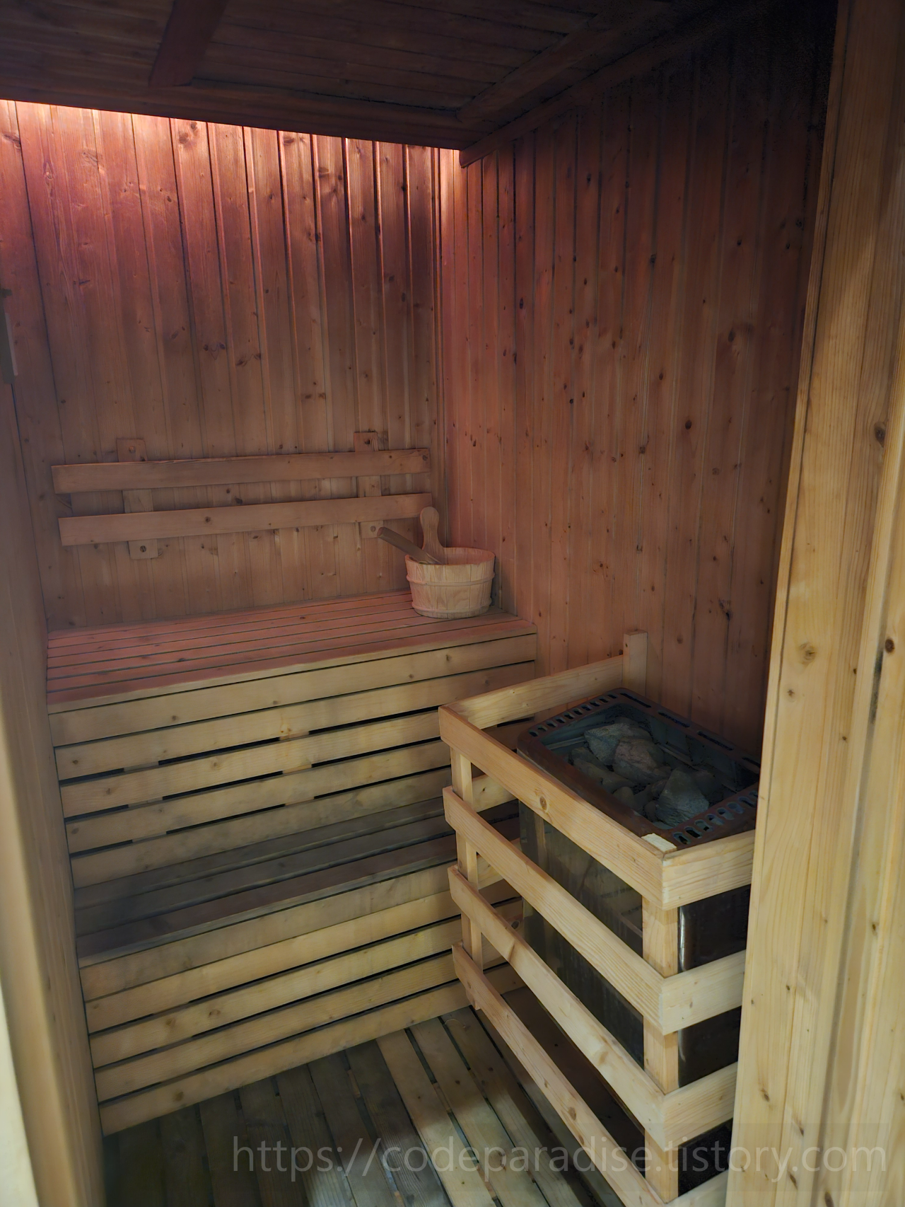 ํธํ
์ฌ์ง