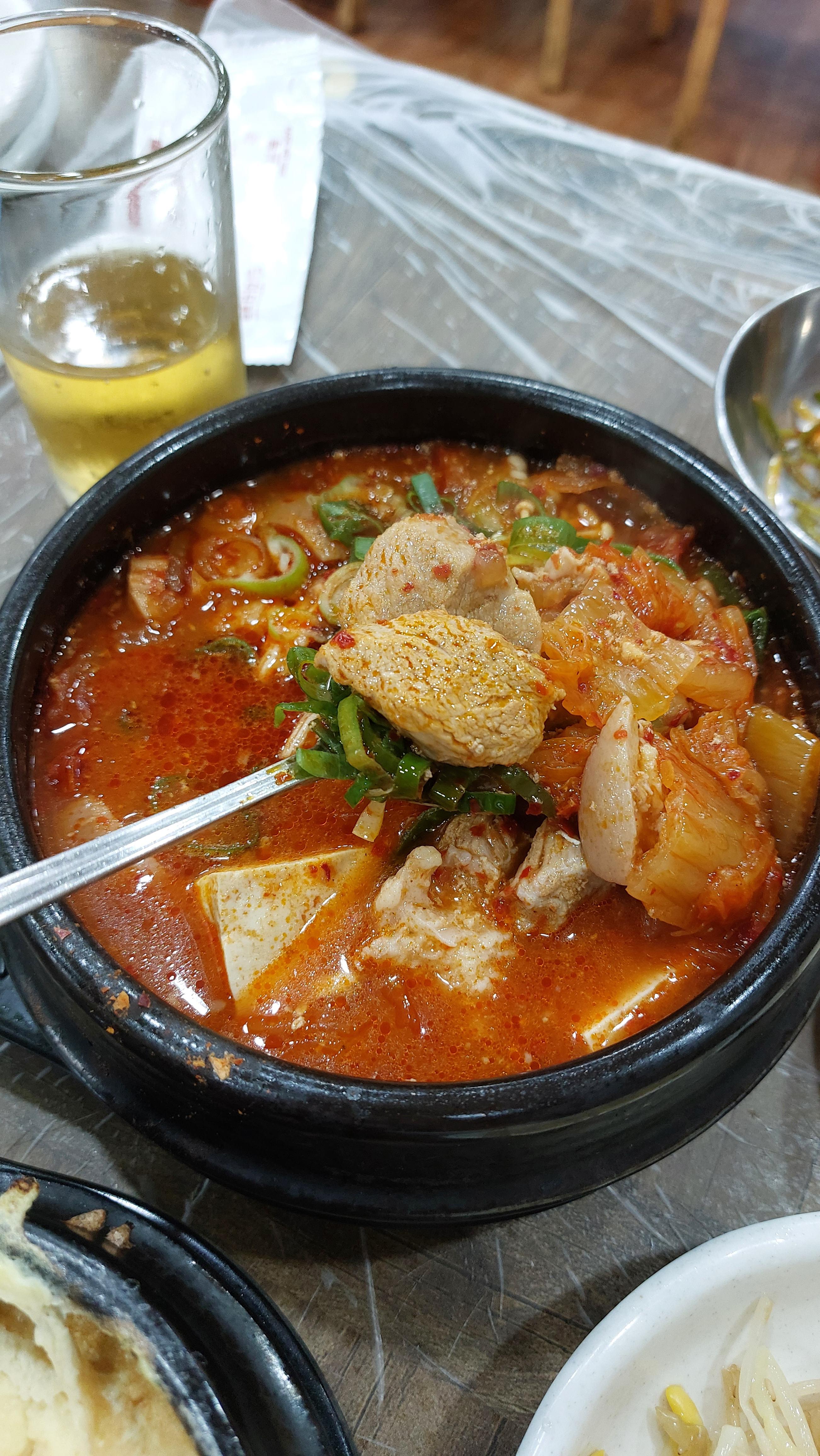 혜자스러운 원내동 또먹돼지 김치찌개