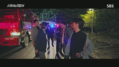 사고 현장에 출동하는 소방서와 경찰서