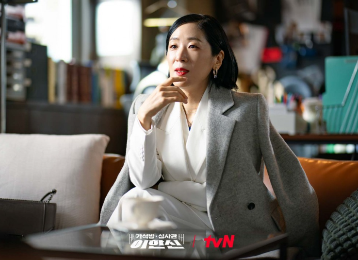 가석방 심사관 이한신 등장인물