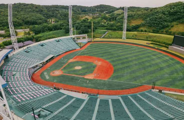 울산 북구 야구장 신설 검토, 울산웨일즈 창단 후 사회인 야구 '대관 전쟁' 1