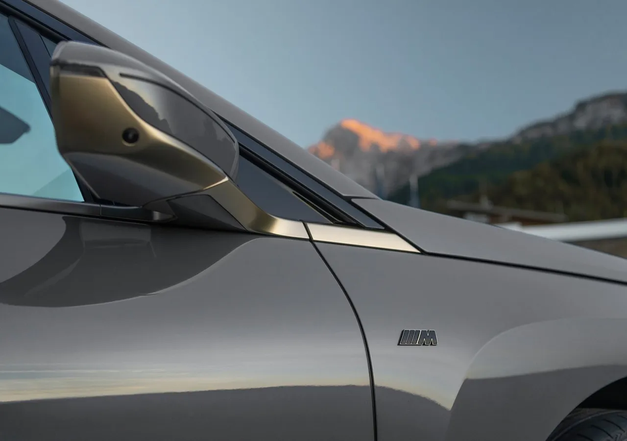 BMW IX M60 차량 이미지