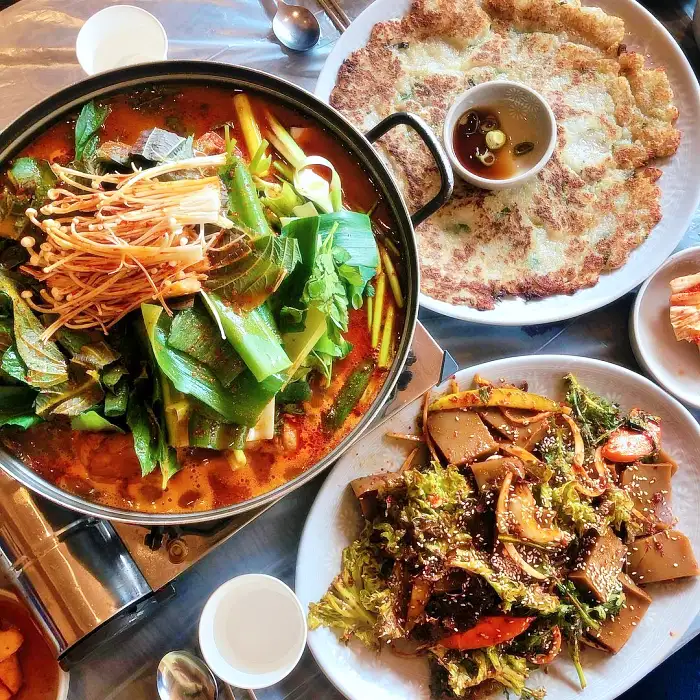 식객 허영만 백반기행 가평 남이섬 30년 전통 노포 토종닭볶음탕 토종닭 백숙 맛집