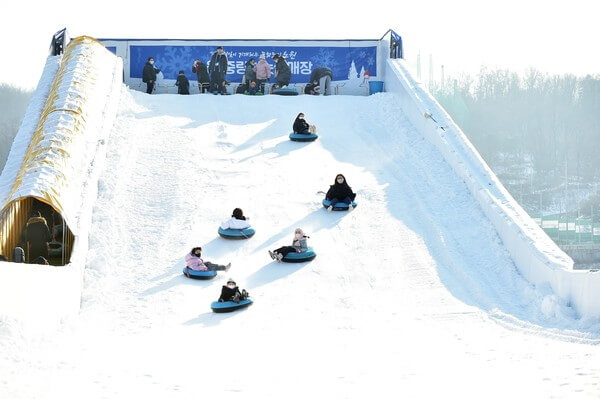 눈썰매 타는 노원 구민들