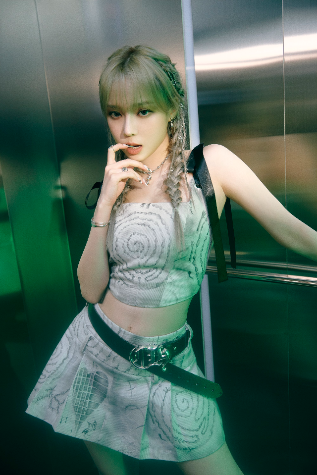 엘리베이터 속 윈터