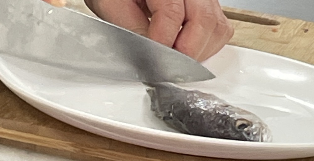 한식조리기능사 실기시험 준비 - 생선양념구이-꼬리 지느러미 자르기