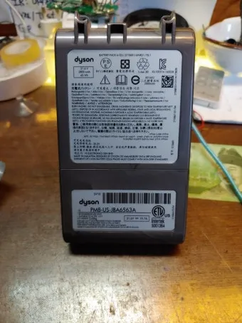 다이슨 배터리 빨간불 문제 발생 시 대처법 및 수리 팁_8