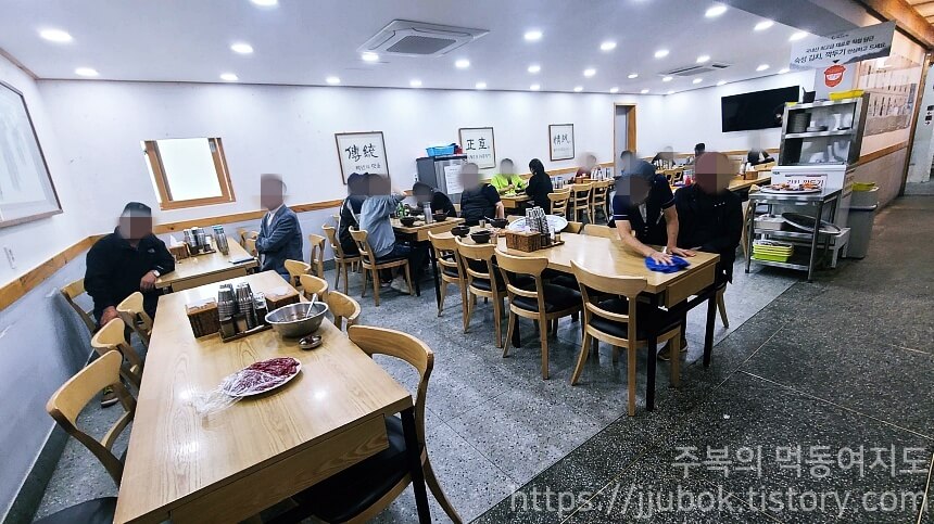 나주곰탕-하얀집-내부-식사-공간-2